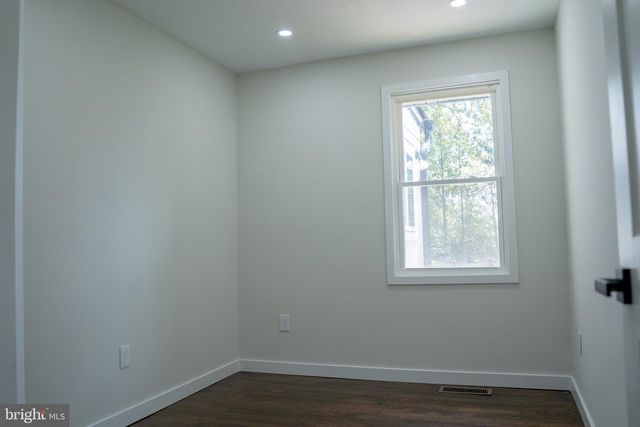 1229 SIMMONS DR, Rockville, MD 20851