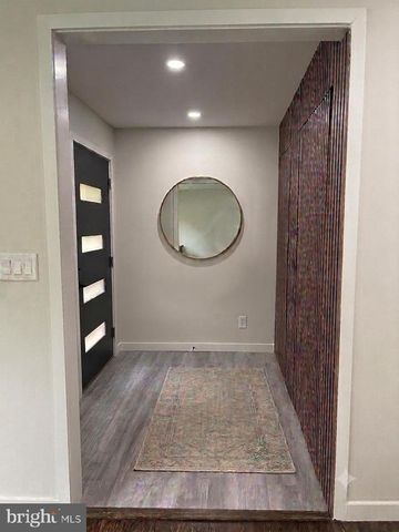 1229 SIMMONS DR, Rockville, MD 20851