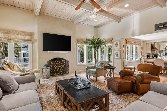 17 Duck Hawk Rd, Hilton Head Island, SC 29928