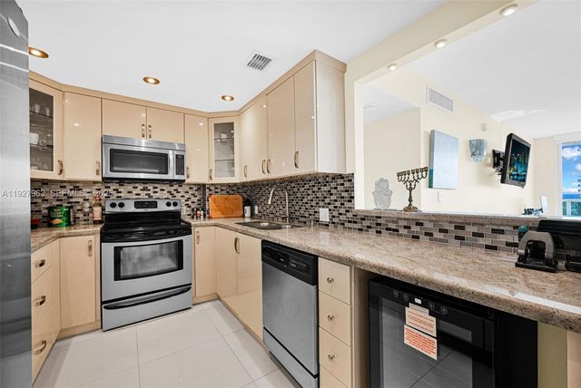 100 Bayview Dr 606, Sunny Isles Beach, FL 33160