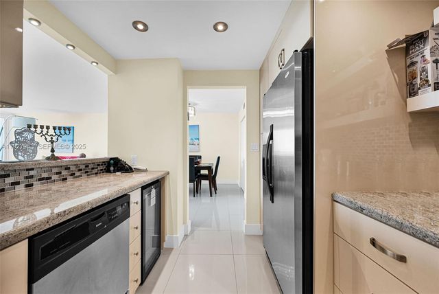 100 Bayview Dr 606, Sunny Isles Beach, FL 33160