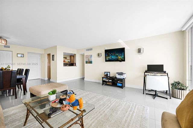 100 Bayview Dr 606, Sunny Isles Beach, FL 33160