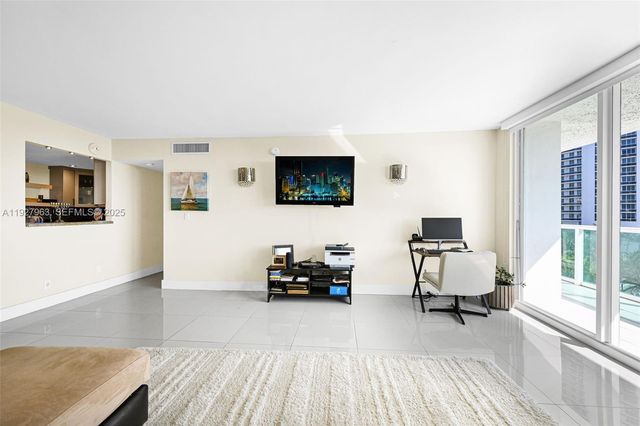 100 Bayview Dr 606, Sunny Isles Beach, FL 33160