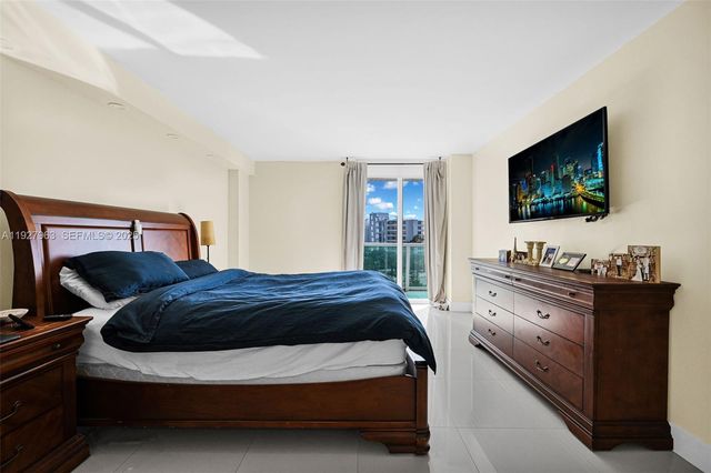 100 Bayview Dr 606, Sunny Isles Beach, FL 33160