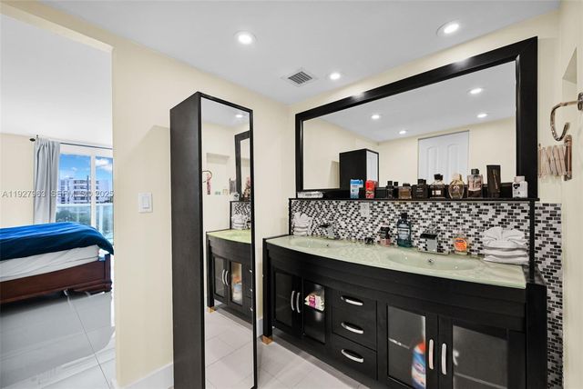 100 Bayview Dr 606, Sunny Isles Beach, FL 33160