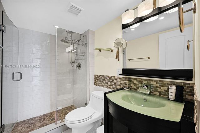 100 Bayview Dr 606, Sunny Isles Beach, FL 33160