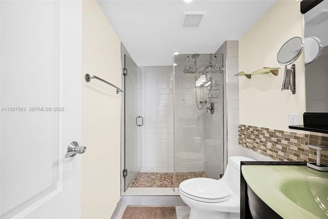 100 Bayview Dr 606, Sunny Isles Beach, FL 33160