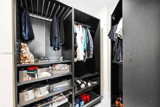 100 Bayview Dr 606, Sunny Isles Beach, FL 33160