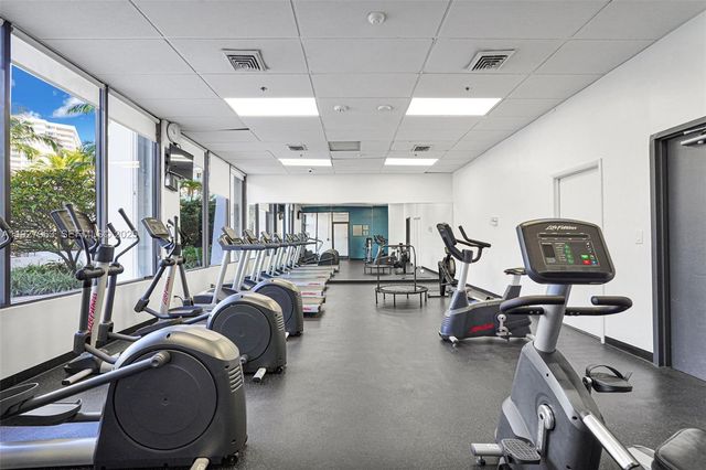 100 Bayview Dr 606, Sunny Isles Beach, FL 33160