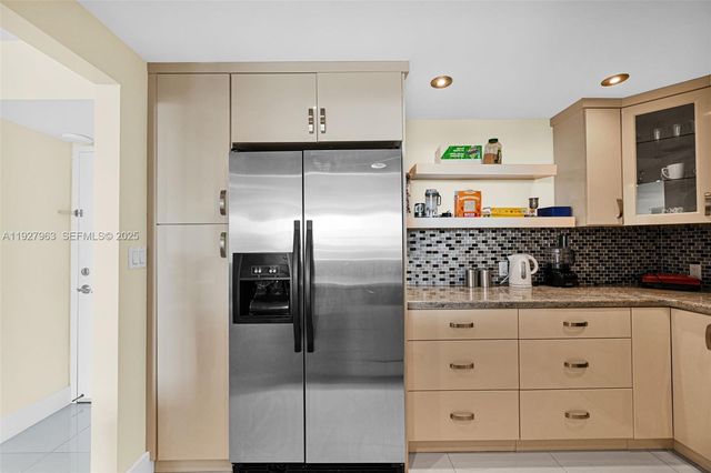 100 Bayview Dr 606, Sunny Isles Beach, FL 33160