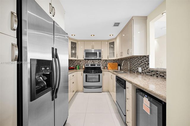 100 Bayview Dr 606, Sunny Isles Beach, FL 33160