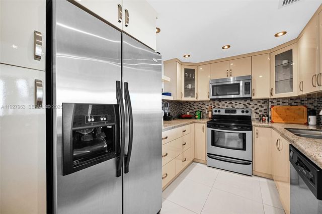 100 Bayview Dr 606, Sunny Isles Beach, FL 33160