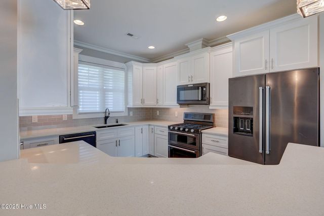 15 W Waverly Drive, Burgaw, NC 28425