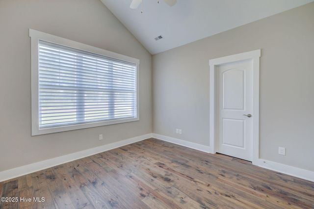 15 W Waverly Drive, Burgaw, NC 28425