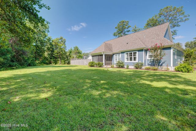 15 W Waverly Drive, Burgaw, NC 28425