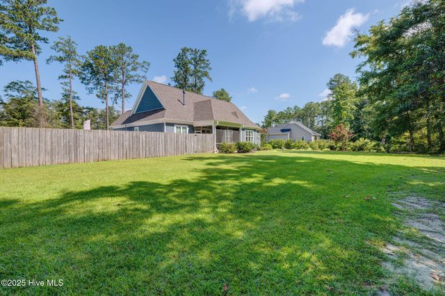 15 W Waverly Drive, Burgaw, NC 28425
