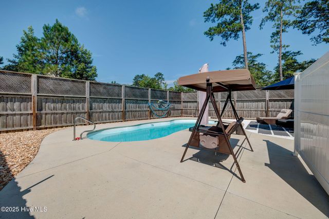 15 W Waverly Drive, Burgaw, NC 28425