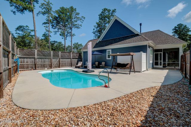 15 W Waverly Drive, Burgaw, NC 28425