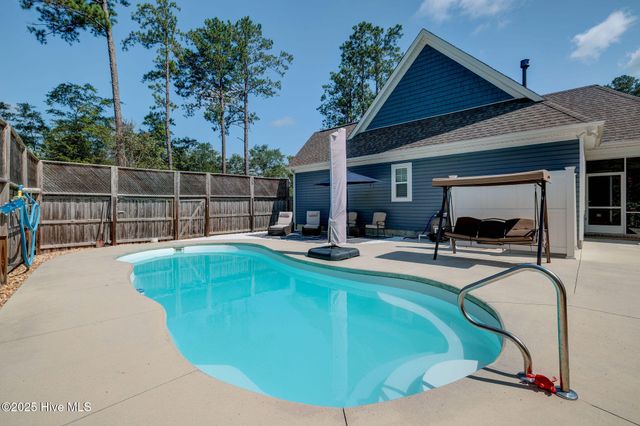 15 W Waverly Drive, Burgaw, NC 28425