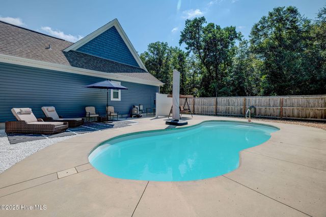 15 W Waverly Drive, Burgaw, NC 28425
