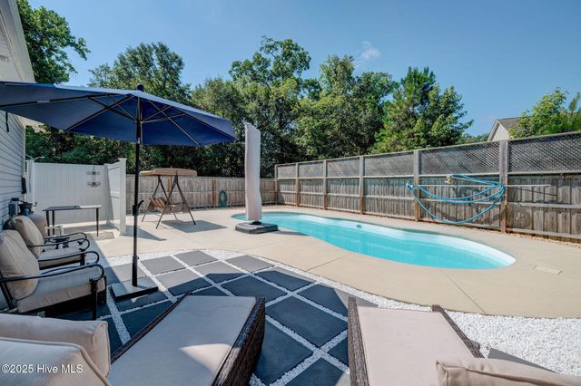 15 W Waverly Drive, Burgaw, NC 28425