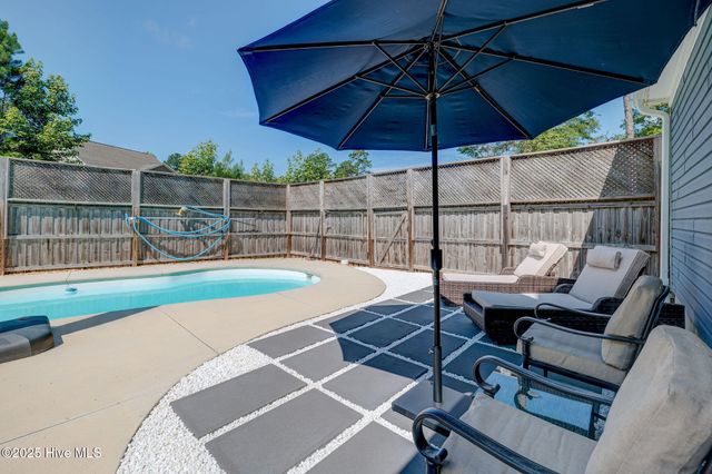 15 W Waverly Drive, Burgaw, NC 28425