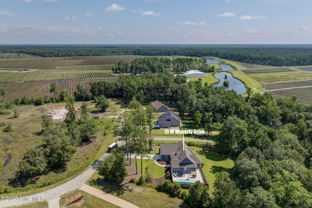 15 W Waverly Drive, Burgaw, NC 28425