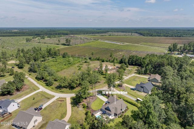 15 W Waverly Drive, Burgaw, NC 28425