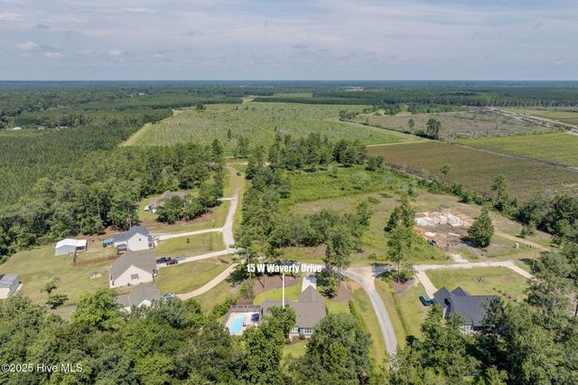 15 W Waverly Drive, Burgaw, NC 28425