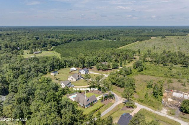15 W Waverly Drive, Burgaw, NC 28425