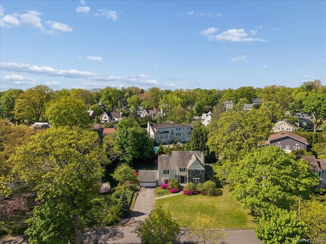21 Country Club Lane, Pelham, NY 10803