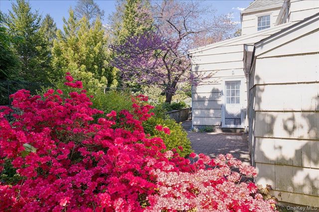 21 Country Club Lane, Pelham, NY 10803