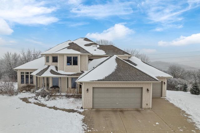 N2256 Briarwood AVENUE, La Crosse, WI 54601