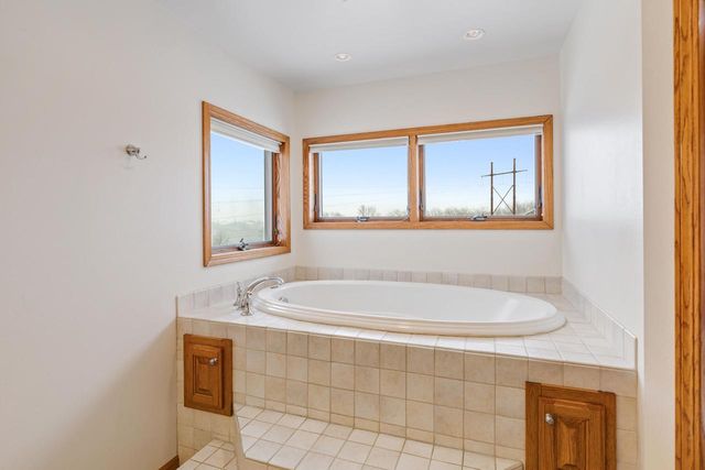 N2256 Briarwood AVENUE, La Crosse, WI 54601