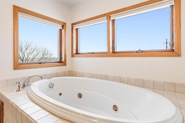 N2256 Briarwood AVENUE, La Crosse, WI 54601