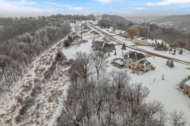 N2256 Briarwood AVENUE, La Crosse, WI 54601