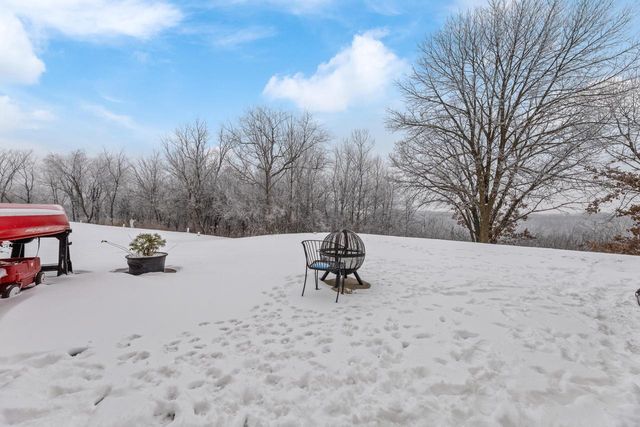 N2256 Briarwood AVENUE, La Crosse, WI 54601