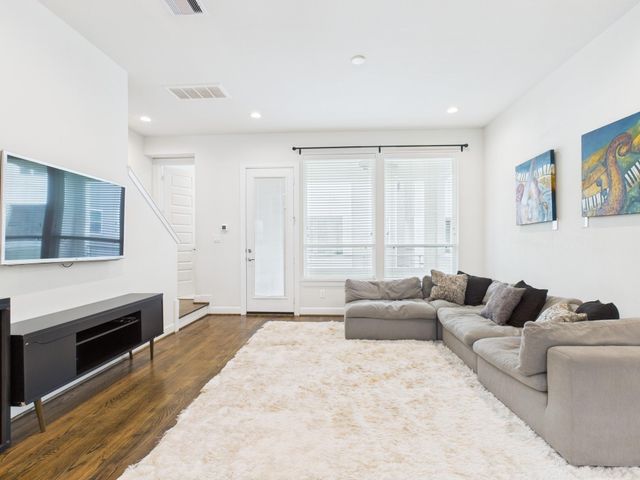 2761 Clinton Drive, Houston, TX 77020