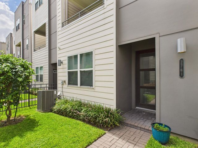 2761 Clinton Drive, Houston, TX 77020