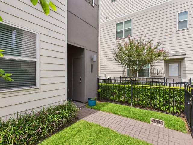 2761 Clinton Drive, Houston, TX 77020