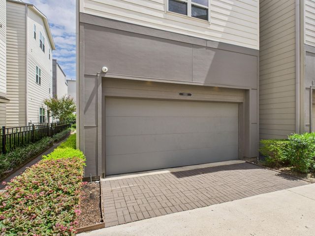 2761 Clinton Drive, Houston, TX 77020