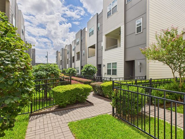 2761 Clinton Drive, Houston, TX 77020