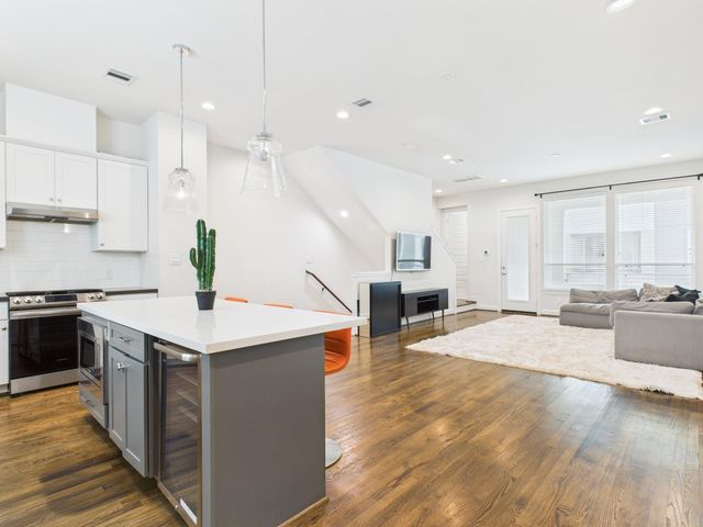 2761 Clinton Drive, Houston, TX 77020