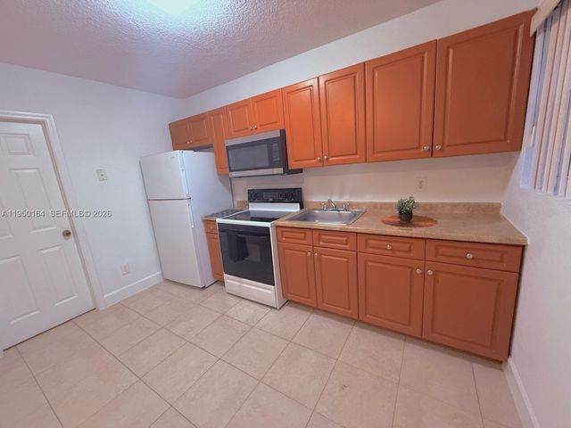 2099 NW 26th Avenue, Fort Lauderdale, FL 33311