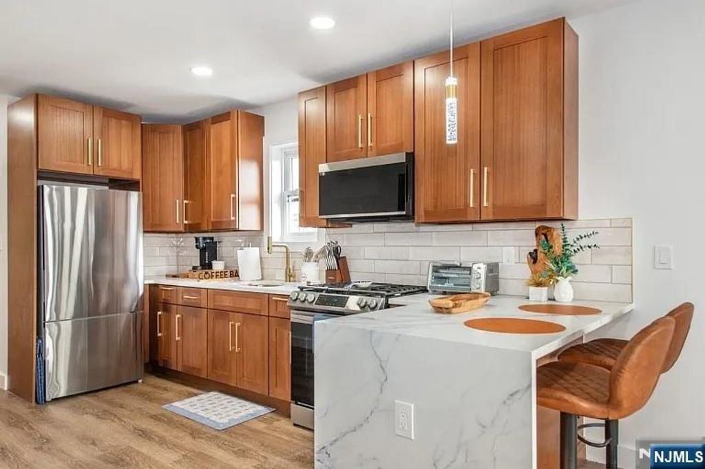 112 19th Avenue, Irvington, NJ 07111