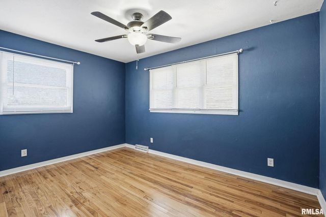 1230 N ELMWOOD Avenue, Davenport, IA 52807