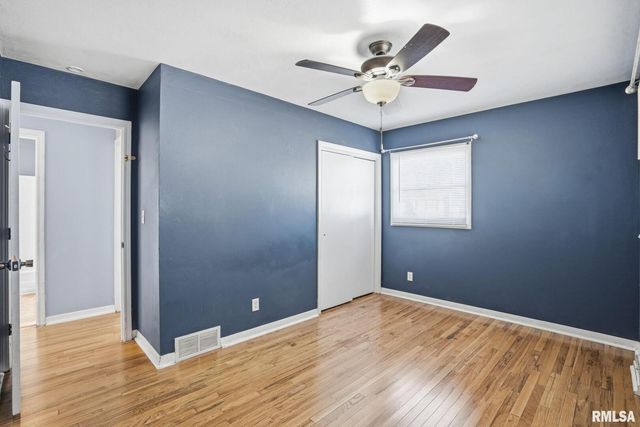 1230 N ELMWOOD Avenue, Davenport, IA 52807