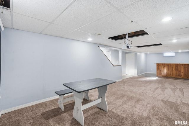 1230 N ELMWOOD Avenue, Davenport, IA 52807