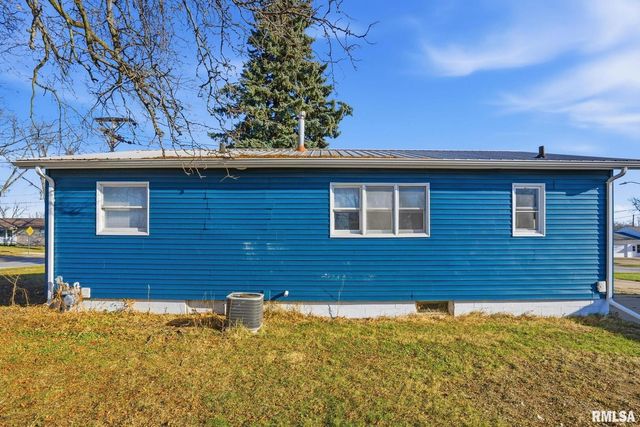 1230 N ELMWOOD Avenue, Davenport, IA 52807