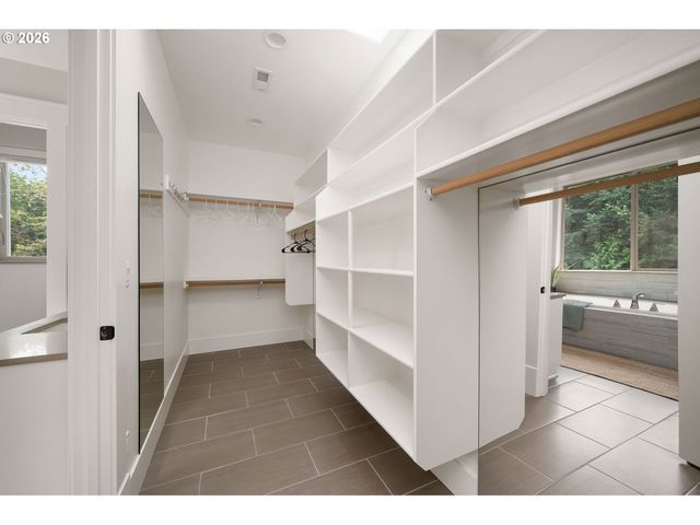 2903 Ne FREMONT Dr, Portland, OR 97220
